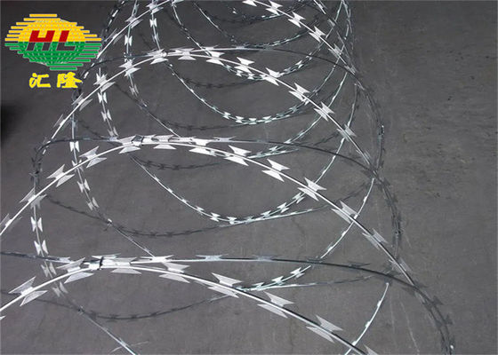 240g/M2 оцинковывают покрытый диаметр колючей проволоки 2.5mm концертины