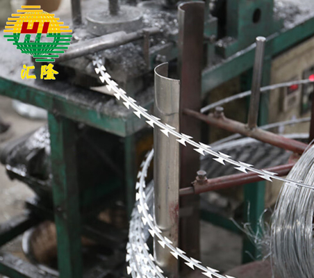 Высокопроизводительный BTO-18 Concertina Razor Wire Fence для военных операций и пограничной безопасности